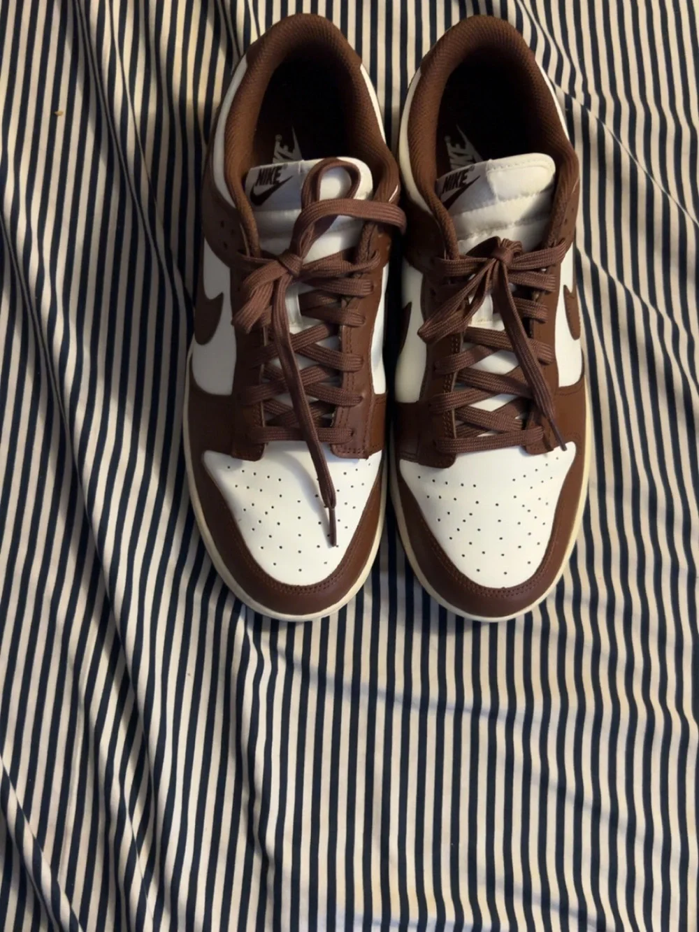 Nike Men’s Low Top Sneakers - Brown & White